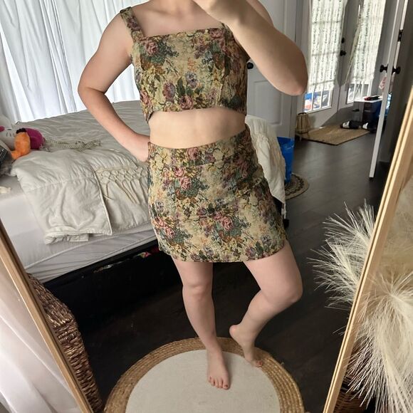 Dolls Kill Sugar Thrillz Women’s Small Two Piece Floral Crop Top and Skirt Set - Picture 1 of 10